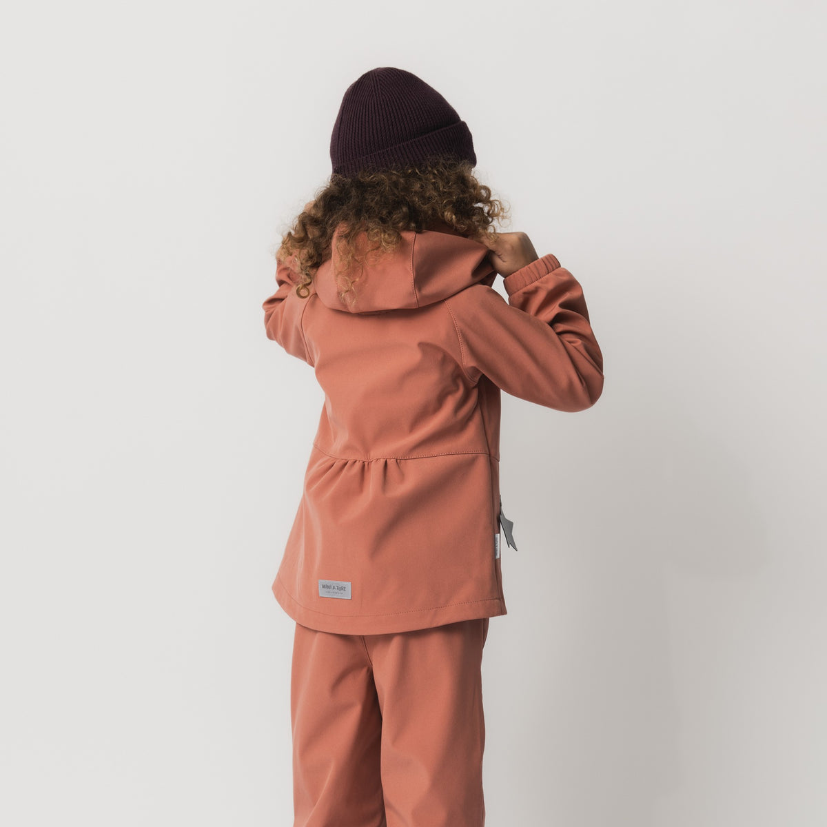 MINI A TURE MATBRIDDI softshell jacket lifestyle